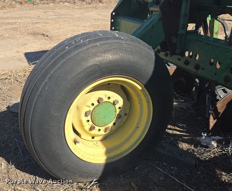 image for item ER8767 John Deere 520 grain drill