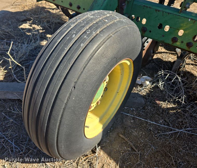 image for item ER8767 John Deere 520 grain drill