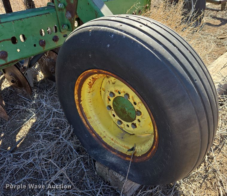 image for item ER8767 John Deere 520 grain drill