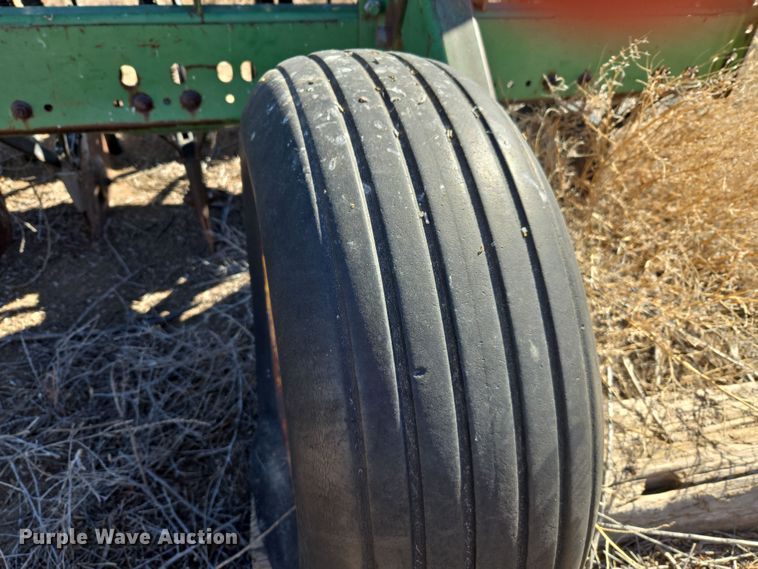 image for item ER8767 John Deere 520 grain drill