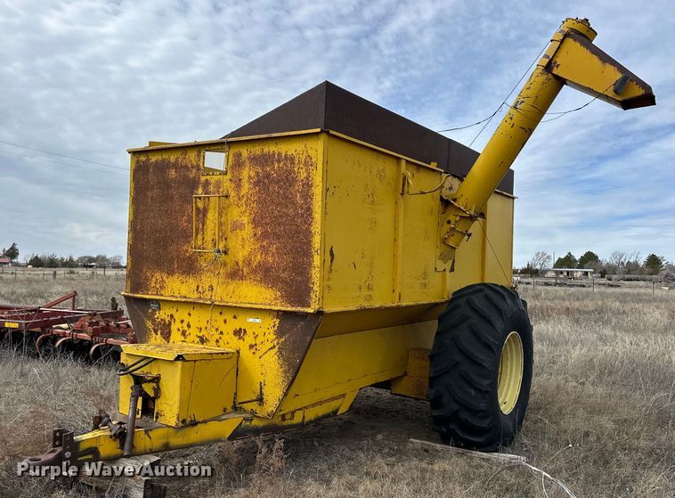 image for item ER8781 Big 12 DK-600 grain cart