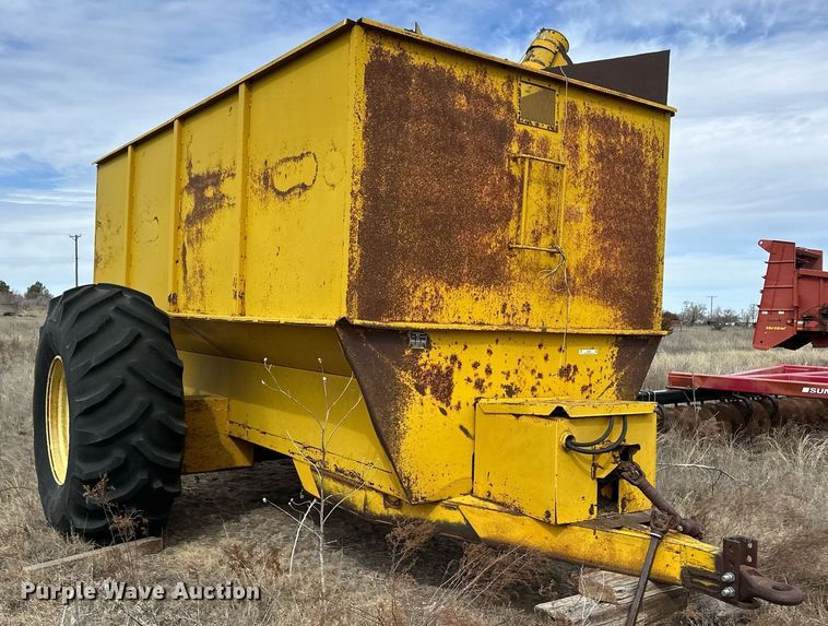 image for item ER8781 Big 12 DK-600 grain cart
