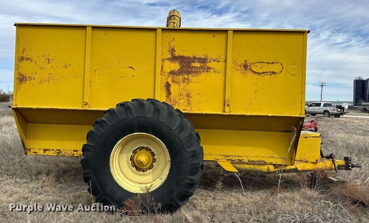 image for item ER8781 Big 12 DK-600 grain cart