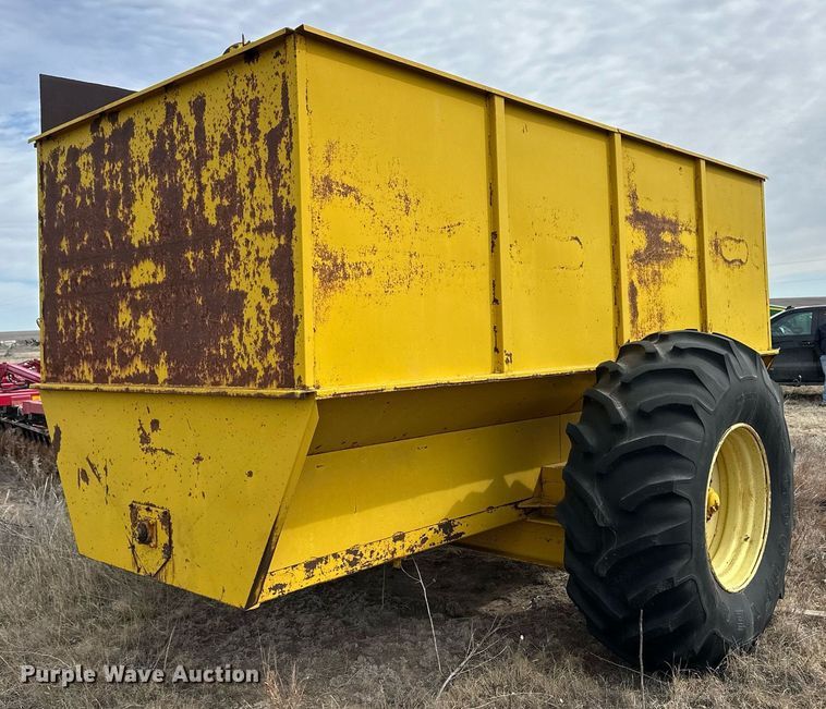 image for item ER8781 Big 12 DK-600 grain cart