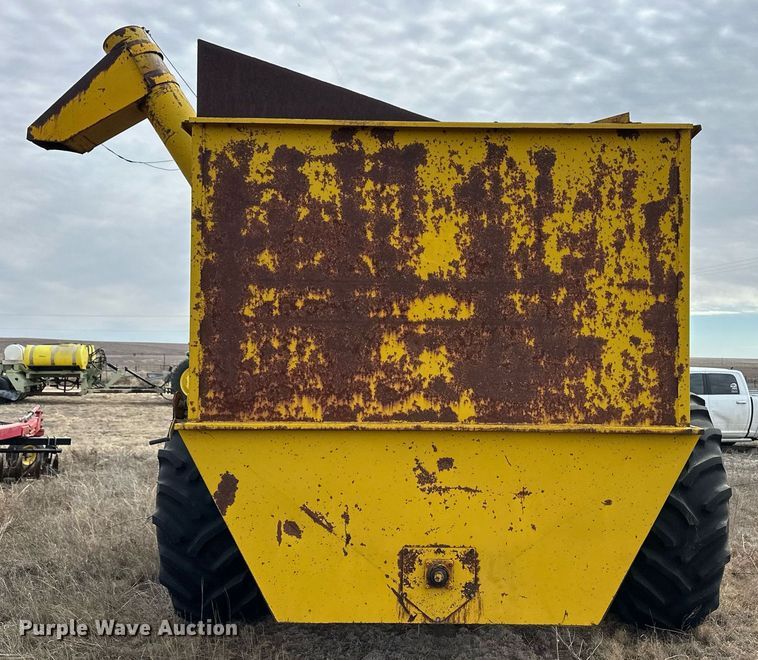 image for item ER8781 Big 12 DK-600 grain cart