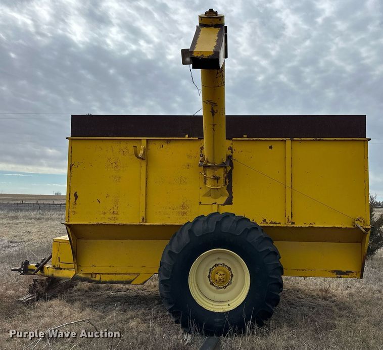 image for item ER8781 Big 12 DK-600 grain cart