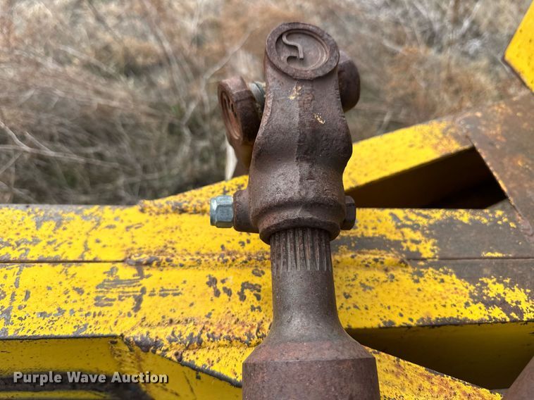 image for item ER8781 Big 12 DK-600 grain cart