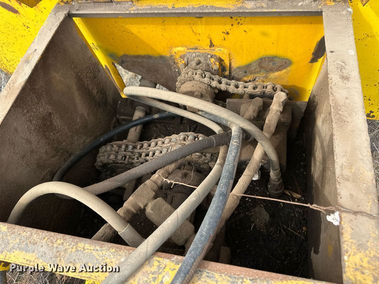 image for item ER8781 Big 12 DK-600 grain cart