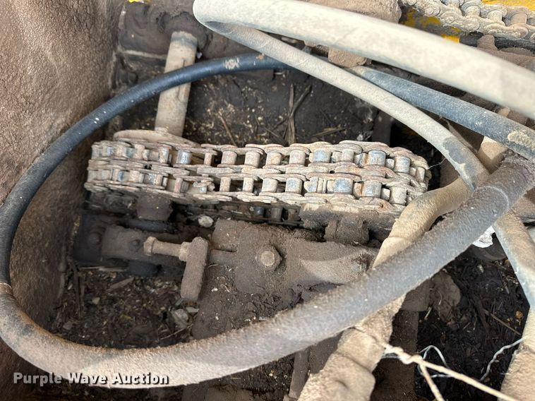 image for item ER8781 Big 12 DK-600 grain cart