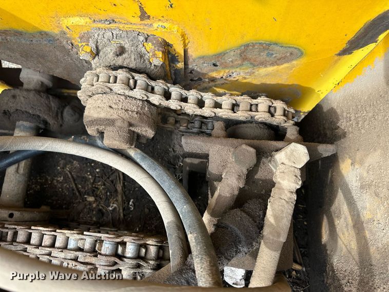 image for item ER8781 Big 12 DK-600 grain cart