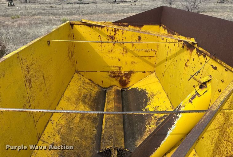 image for item ER8781 Big 12 DK-600 grain cart