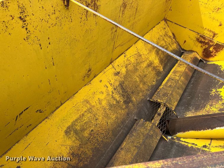 image for item ER8781 Big 12 DK-600 grain cart