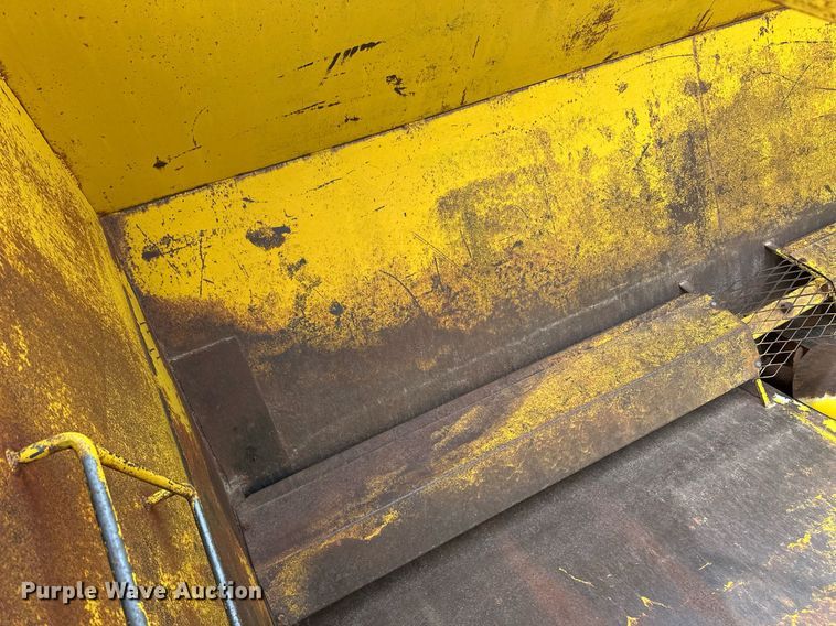 image for item ER8781 Big 12 DK-600 grain cart