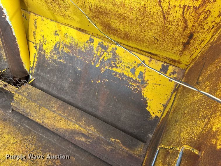 image for item ER8781 Big 12 DK-600 grain cart