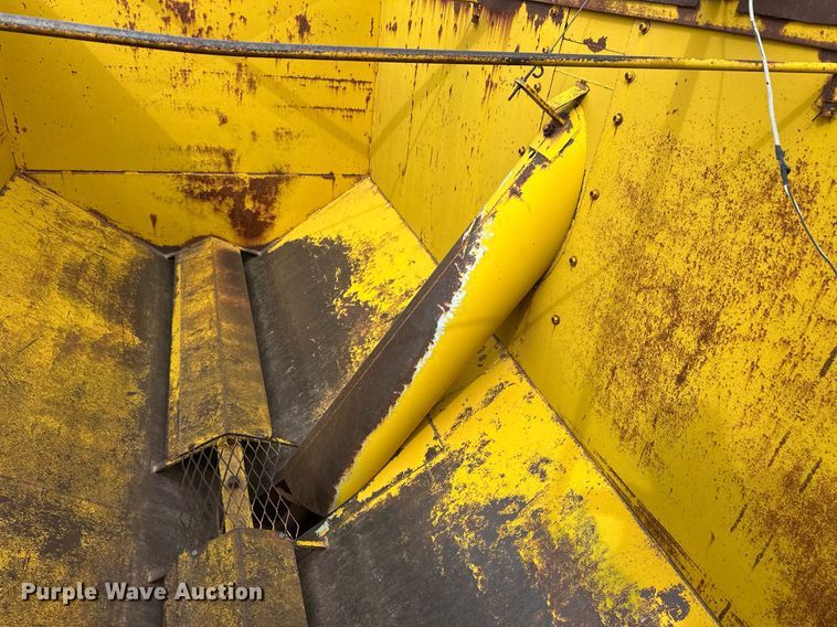 image for item ER8781 Big 12 DK-600 grain cart