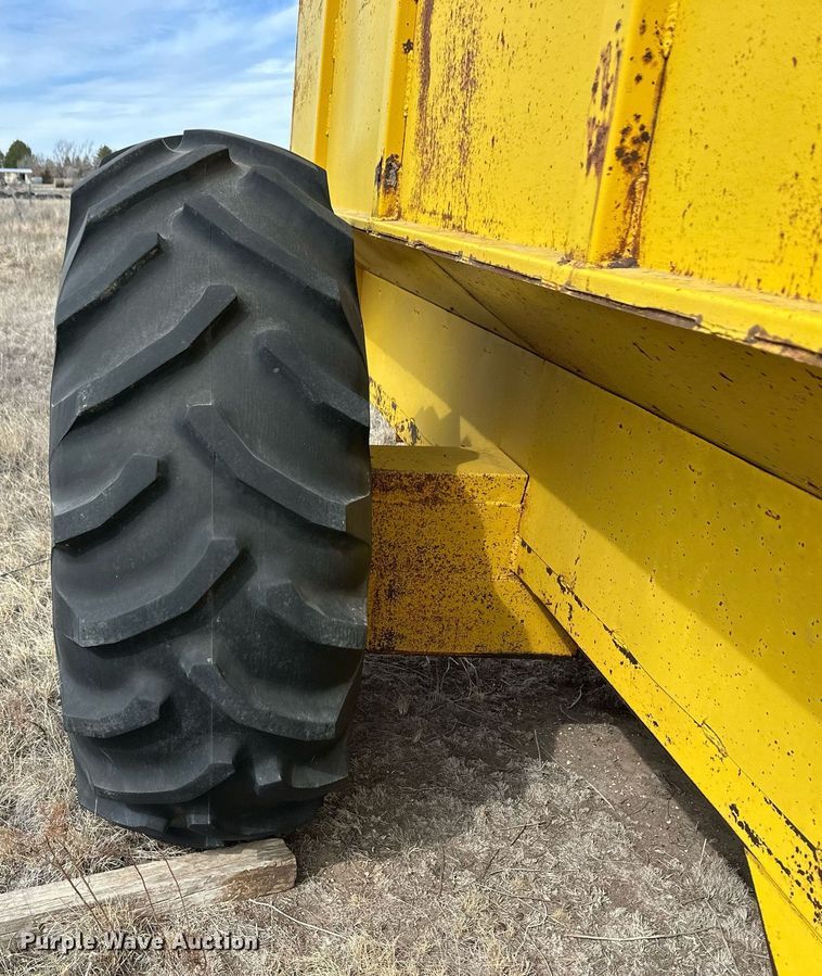 image for item ER8781 Big 12 DK-600 grain cart