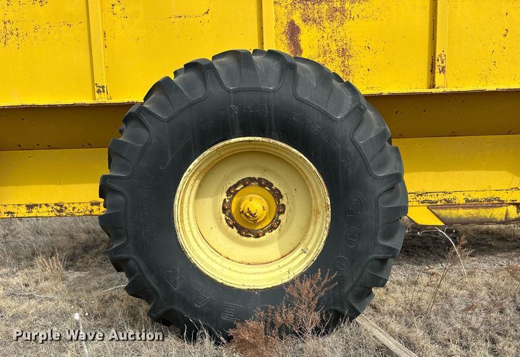 image for item ER8781 Big 12 DK-600 grain cart