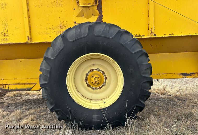 image for item ER8781 Big 12 DK-600 grain cart