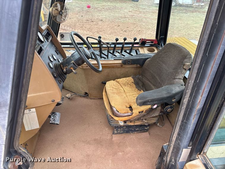 image for item EY9906 1995 Caterpillar Challenger 65C tractor