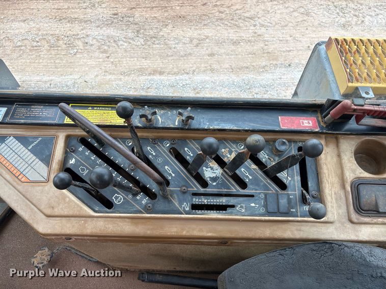 image for item EY9906 1995 Caterpillar Challenger 65C tractor