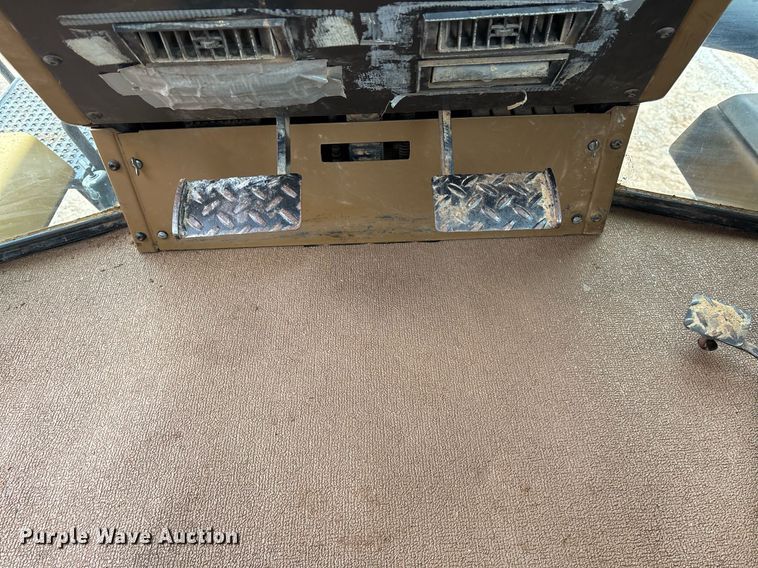 image for item EY9906 1995 Caterpillar Challenger 65C tractor