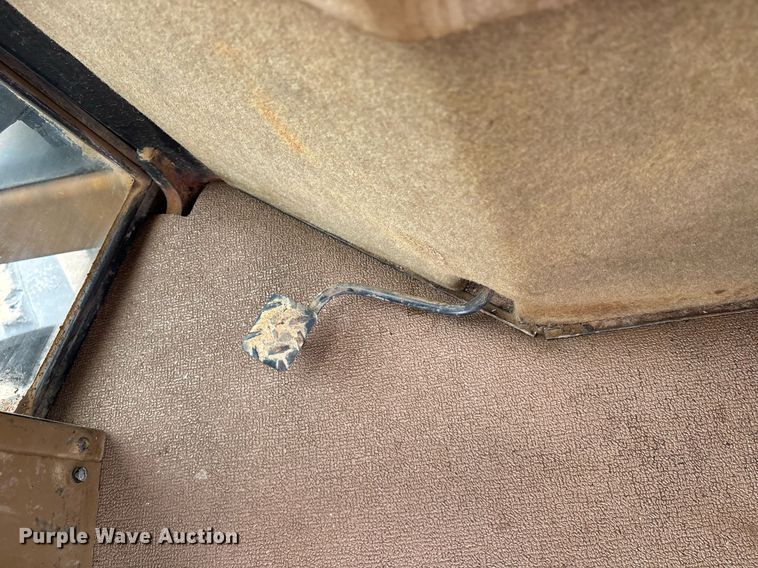 image for item EY9906 1995 Caterpillar Challenger 65C tractor