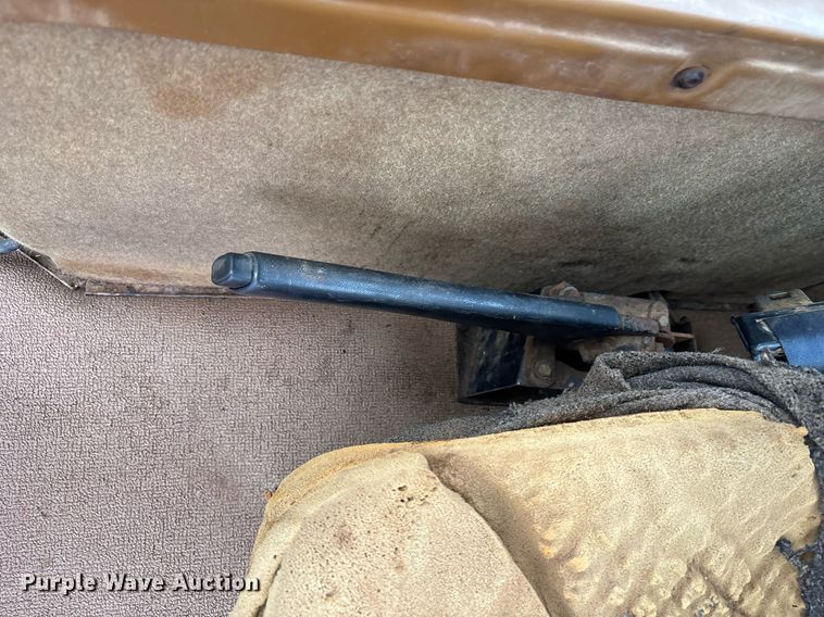 image for item EY9906 1995 Caterpillar Challenger 65C tractor