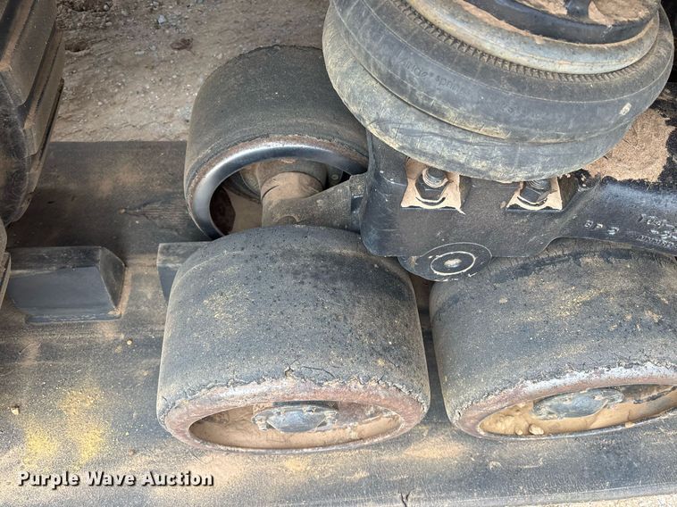 image for item EY9906 1995 Caterpillar Challenger 65C tractor