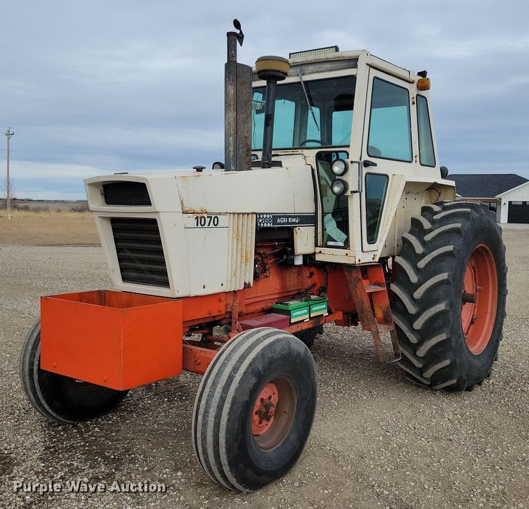 image for item NB9838 1976 Case 1070 tractor