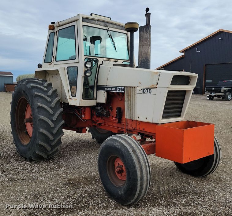 image for item NB9838 1976 Case 1070 tractor