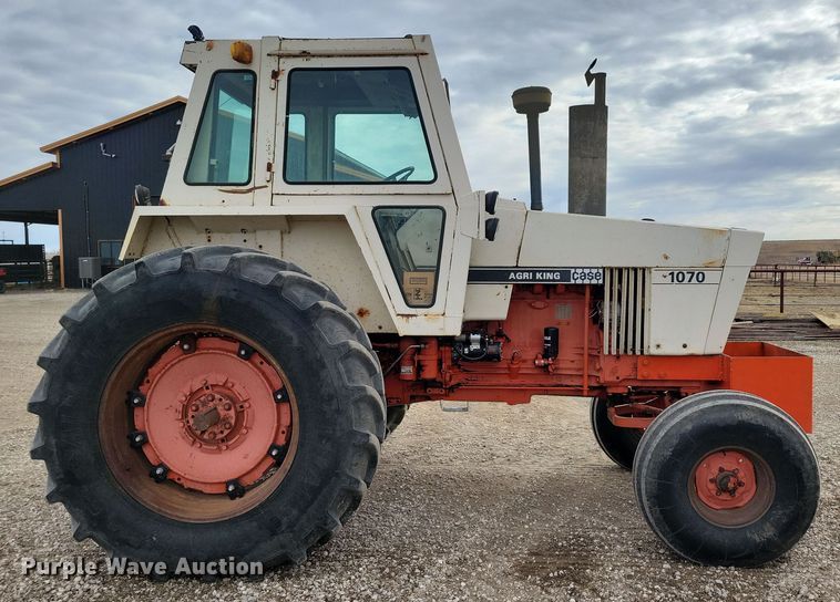 image for item NB9838 1976 Case 1070 tractor