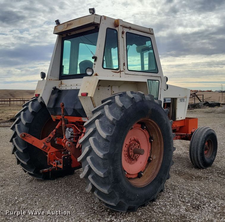 image for item NB9838 1976 Case 1070 tractor