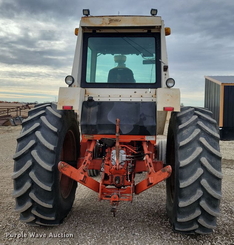 image for item NB9838 1976 Case 1070 tractor
