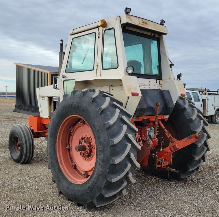 image for item NB9838 1976 Case 1070 tractor