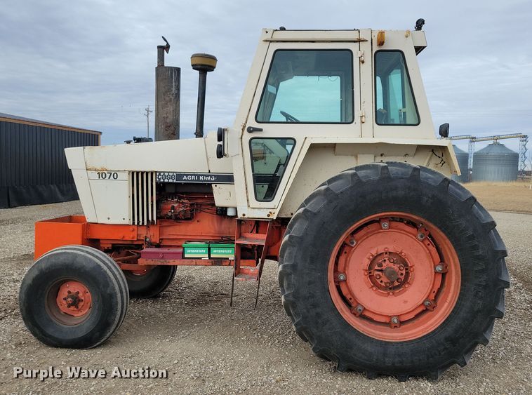 image for item NB9838 1976 Case 1070 tractor