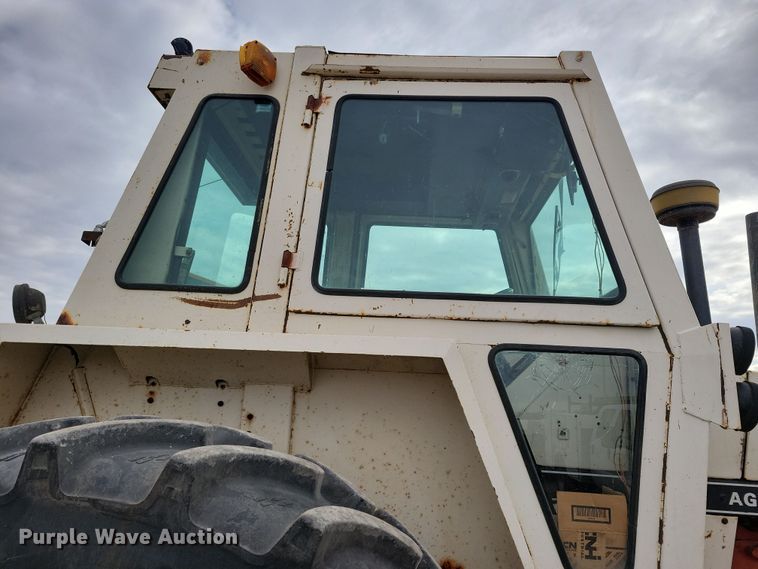 image for item NB9838 1976 Case 1070 tractor