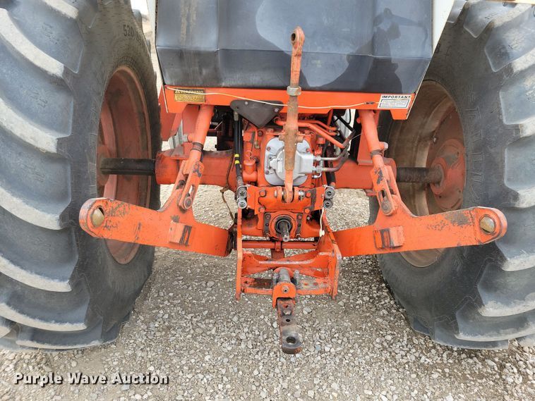 image for item NB9838 1976 Case 1070 tractor