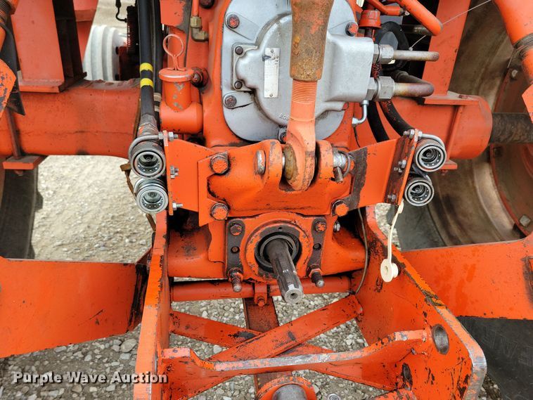 image for item NB9838 1976 Case 1070 tractor