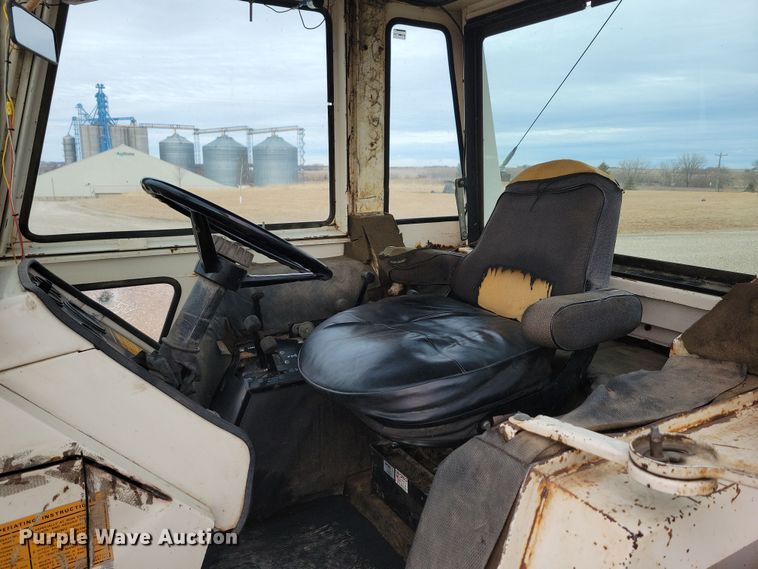 image for item NB9838 1976 Case 1070 tractor