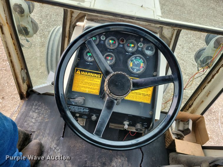 image for item NB9838 1976 Case 1070 tractor