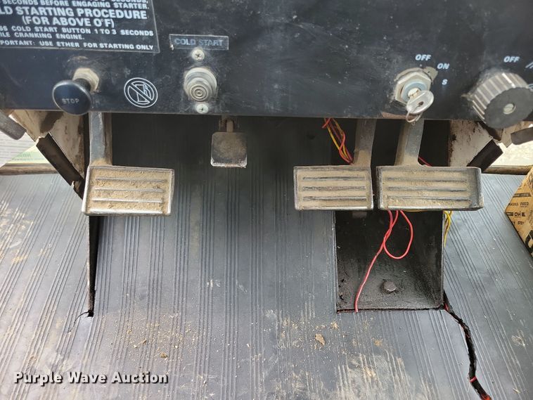 image for item NB9838 1976 Case 1070 tractor