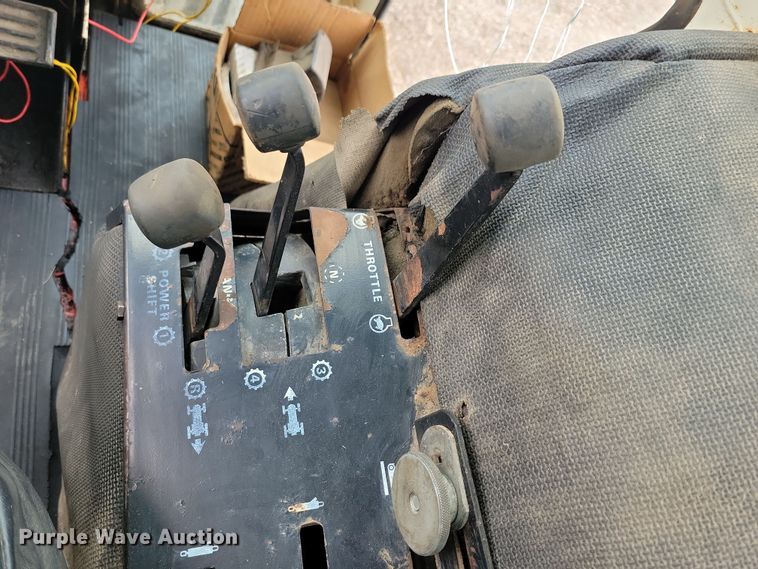 image for item NB9838 1976 Case 1070 tractor