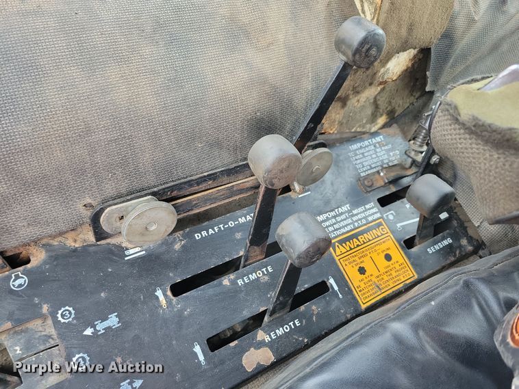 image for item NB9838 1976 Case 1070 tractor