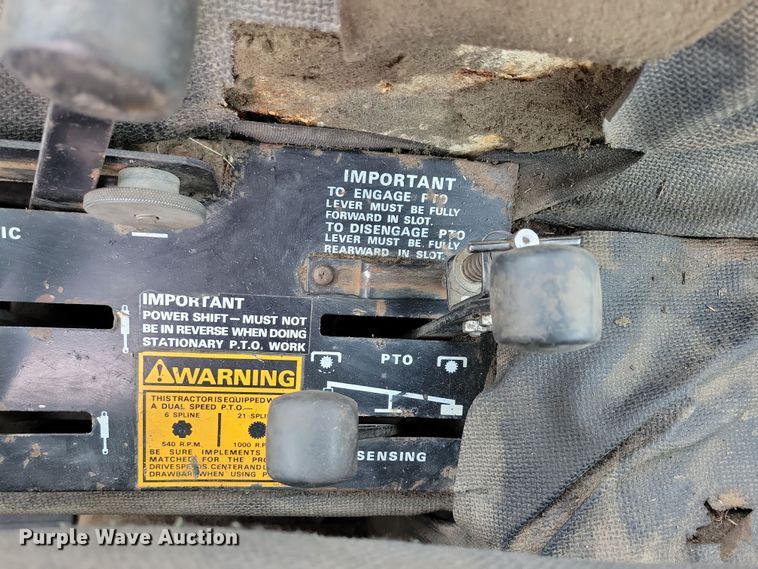 image for item NB9838 1976 Case 1070 tractor