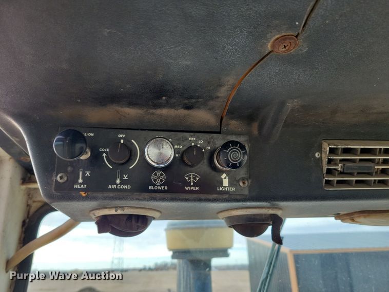 image for item NB9838 1976 Case 1070 tractor