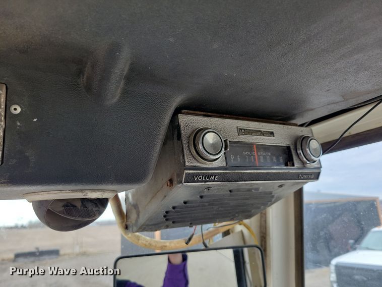 image for item NB9838 1976 Case 1070 tractor