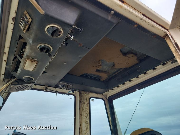 image for item NB9838 1976 Case 1070 tractor