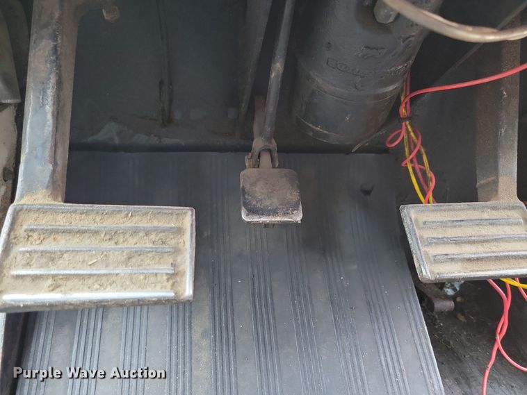 image for item NB9838 1976 Case 1070 tractor