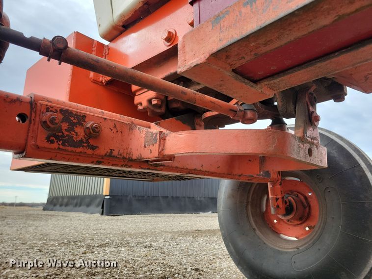 image for item NB9838 1976 Case 1070 tractor