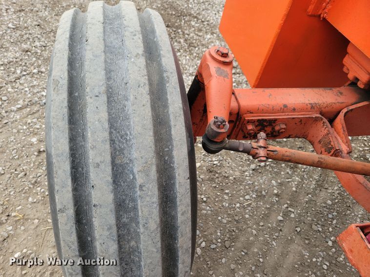 image for item NB9838 1976 Case 1070 tractor